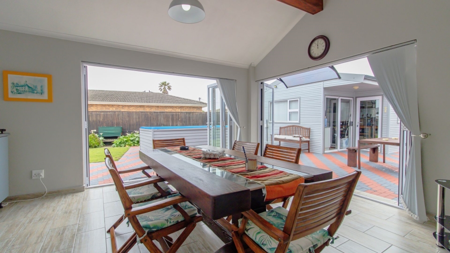 4 Bedroom Property for Sale in Yzerfontein Western Cape